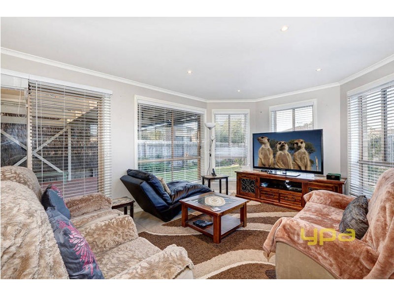 13 Athol Avenue, Roxburgh Park VIC 3064