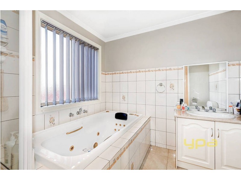 13 Athol Avenue, Roxburgh Park VIC 3064