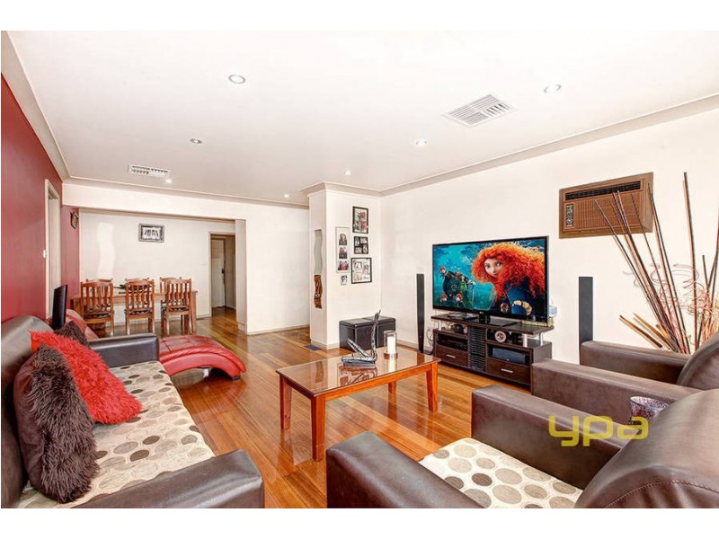 13 Crossley Crescent, Coolaroo VIC 3048