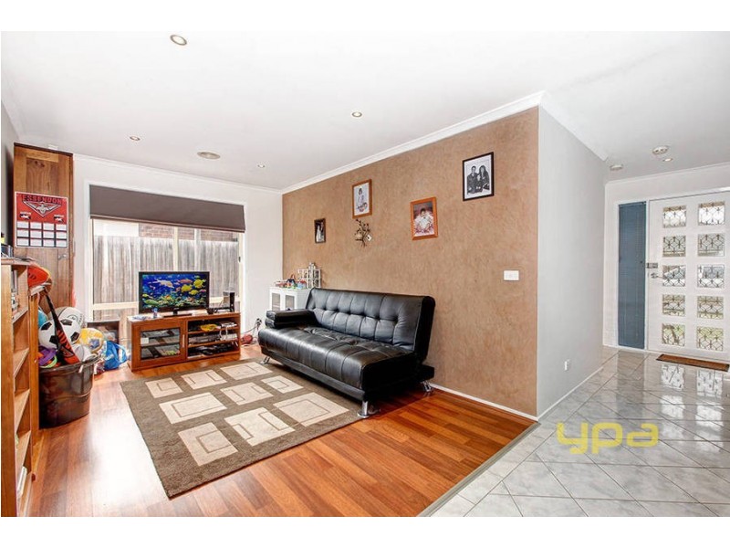 5 Bonney Place, Roxburgh Park VIC 3064