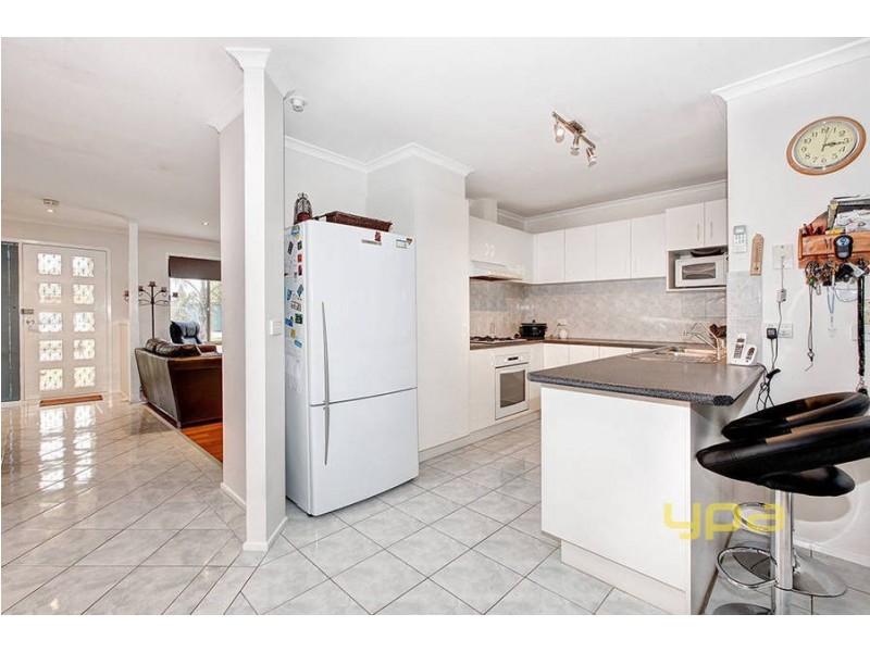 5 Bonney Place, Roxburgh Park VIC 3064