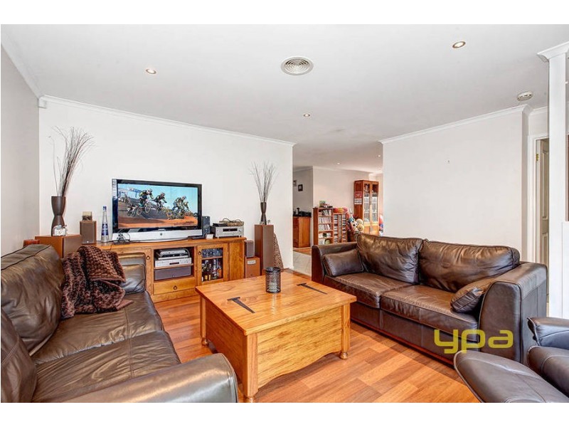 5 Bonney Place, Roxburgh Park VIC 3064