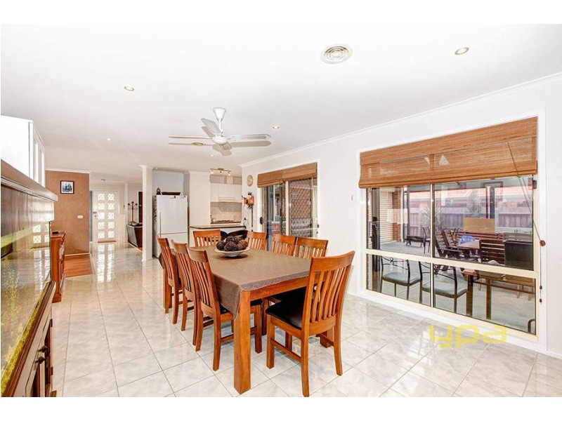 5 Bonney Place, Roxburgh Park VIC 3064