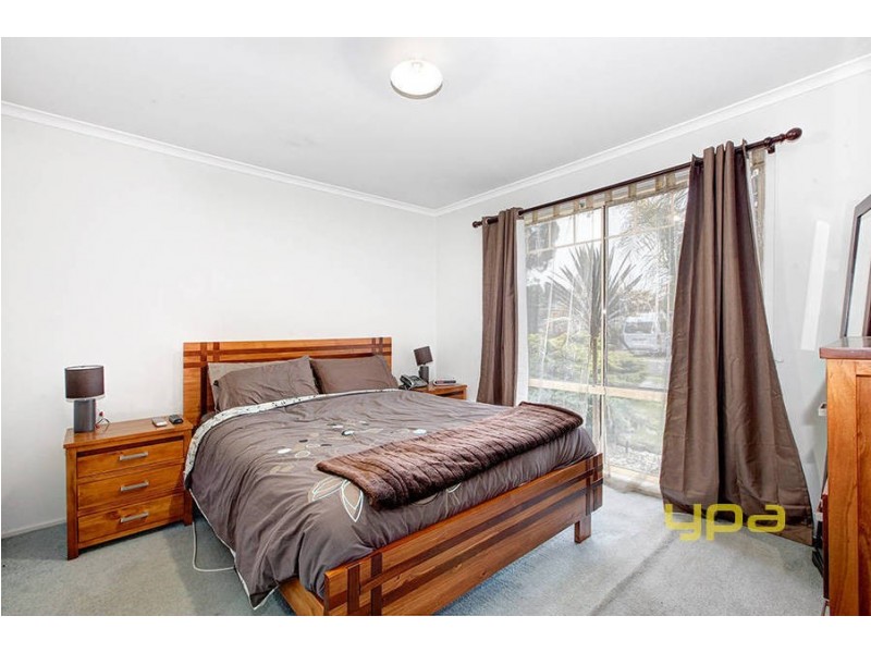 5 Bonney Place, Roxburgh Park VIC 3064