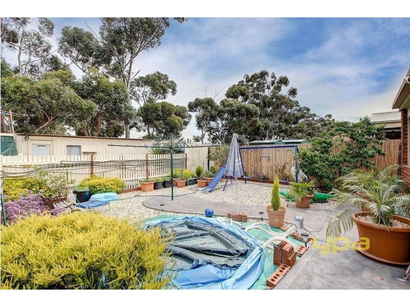 5 Bonney Place, Roxburgh Park VIC 3064