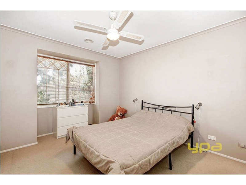 7 St Clair Blvd, Roxburgh Park VIC 3064