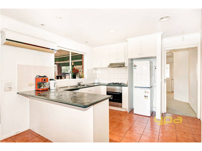 7 St Clair Blvd, Roxburgh Park VIC 3064