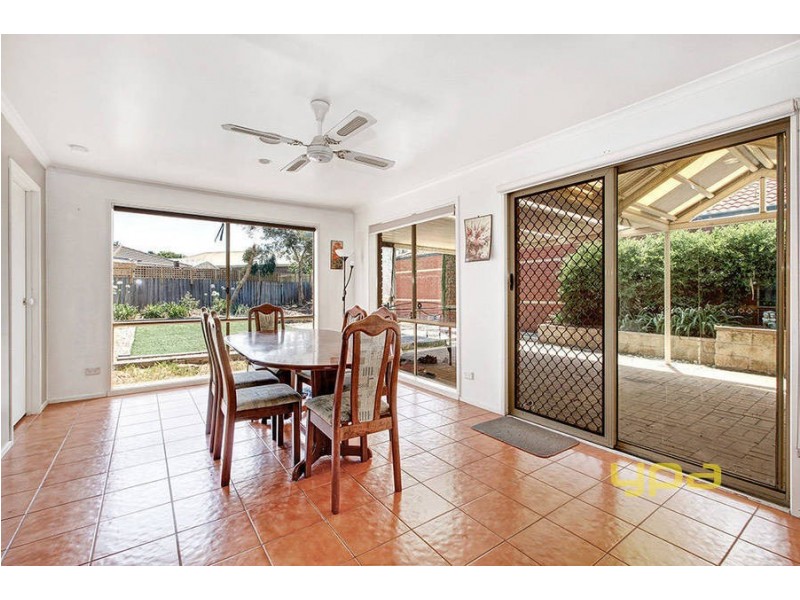 7 St Clair Blvd, Roxburgh Park VIC 3064