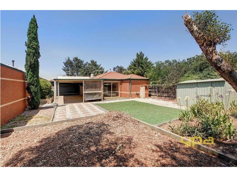 7 St Clair Blvd, Roxburgh Park VIC 3064