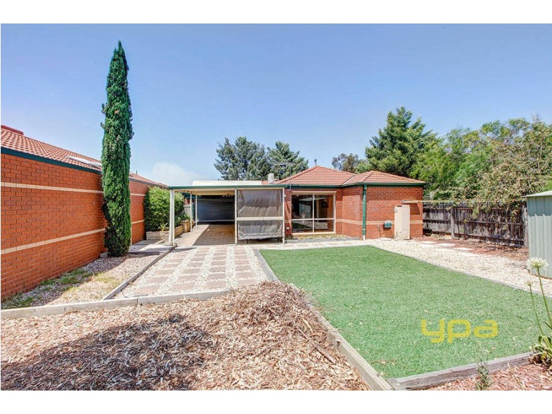 7 St Clair Blvd, Roxburgh Park VIC 3064