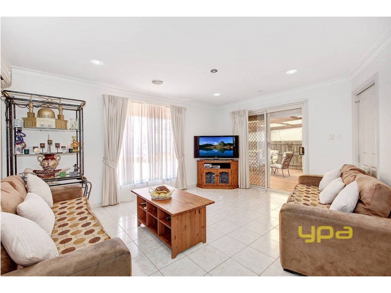 15 Hawker Avenue, Roxburgh Park VIC 3064