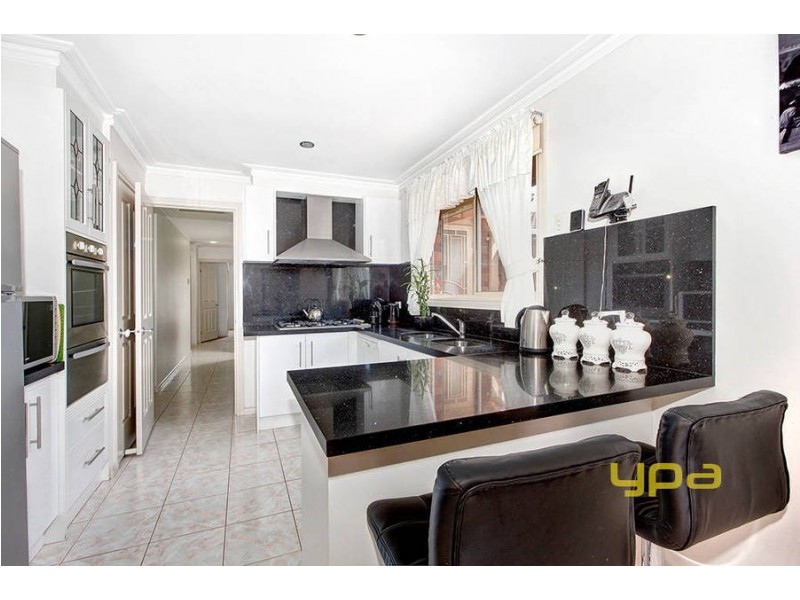 15 Hawker Avenue, Roxburgh Park VIC 3064