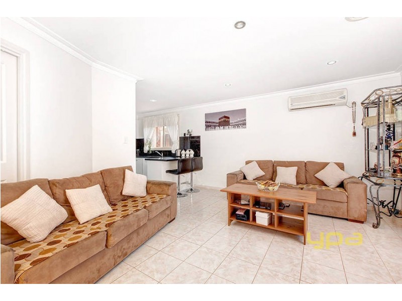 15 Hawker Avenue, Roxburgh Park VIC 3064