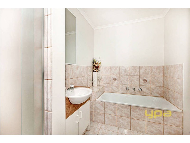 15 Hawker Avenue, Roxburgh Park VIC 3064