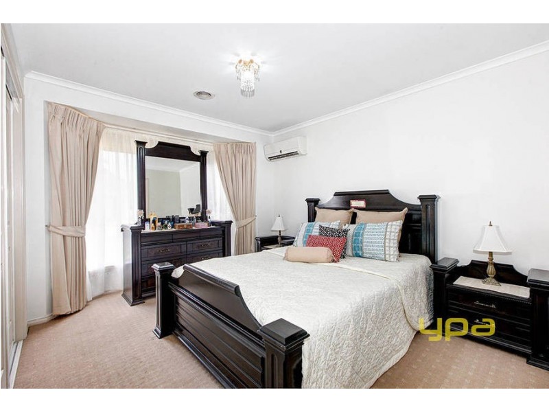 15 Hawker Avenue, Roxburgh Park VIC 3064