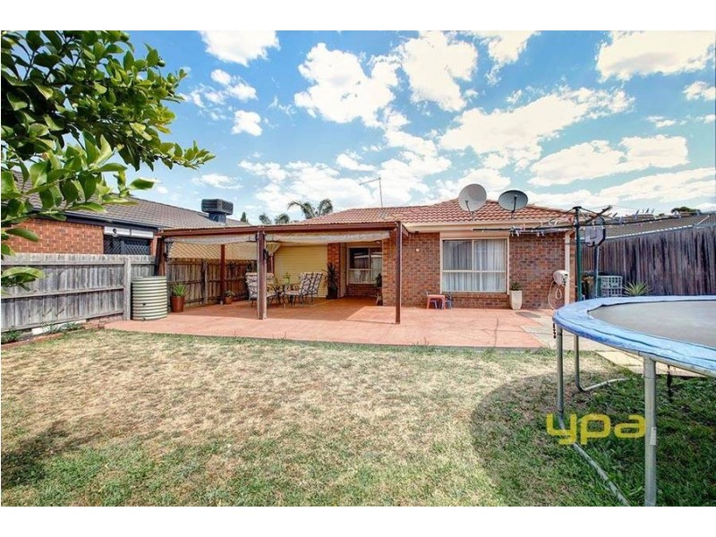 15 Hawker Avenue, Roxburgh Park VIC 3064