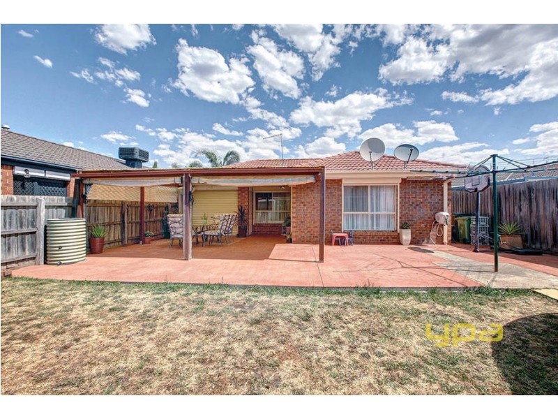 15 Hawker Avenue, Roxburgh Park VIC 3064