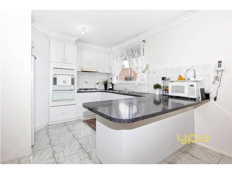 33 Amarina Close, Meadow Heights VIC 3048