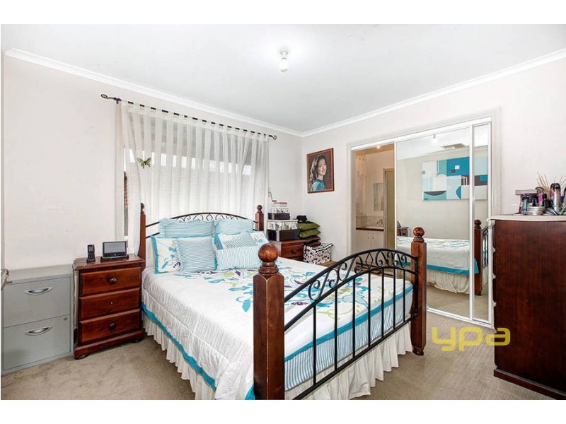 33 Amarina Close, Meadow Heights VIC 3048