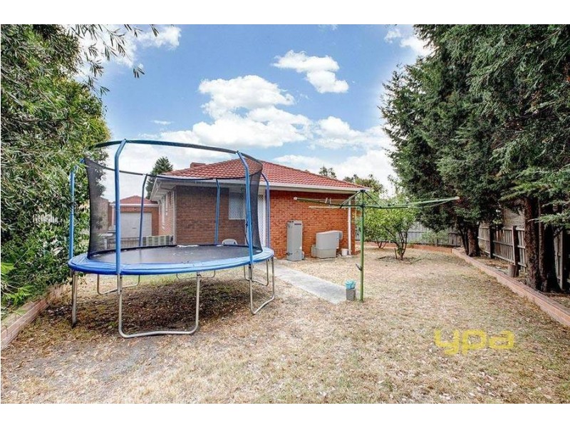 33 Amarina Close, Meadow Heights VIC 3048