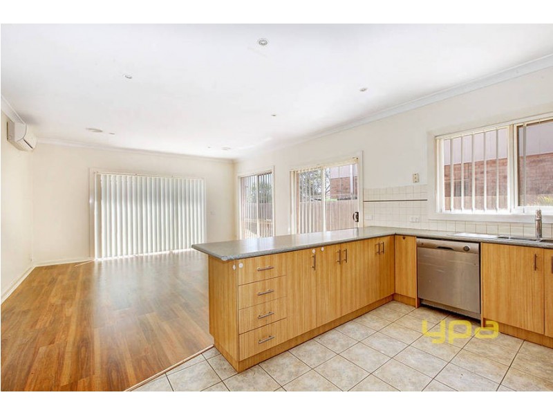 15 Donvale Avenue, Roxburgh Park VIC 3064