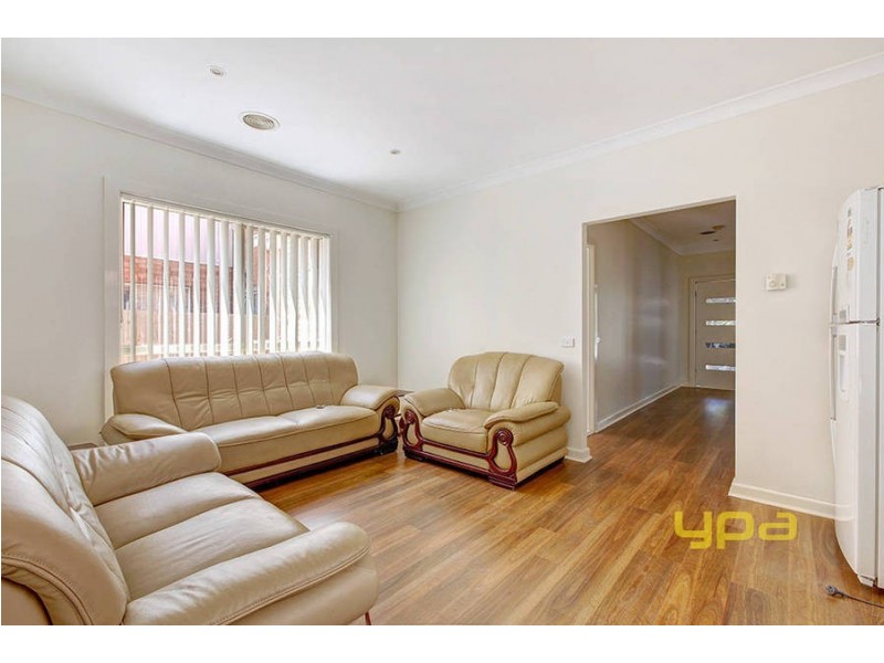 15 Donvale Avenue, Roxburgh Park VIC 3064