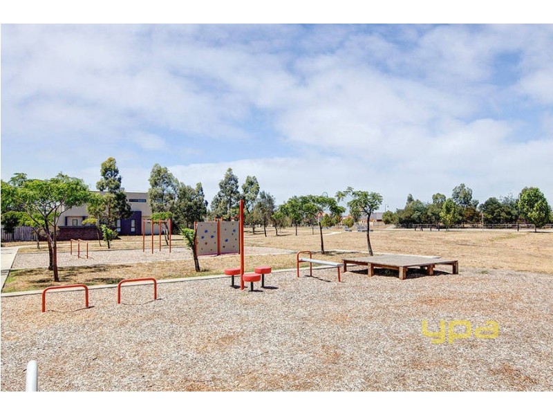 15 Donvale Avenue, Roxburgh Park VIC 3064