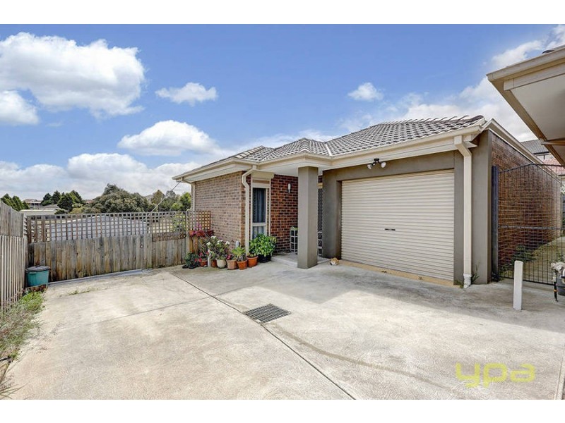 13B Greenvalley Grove, Meadow Heights VIC 3048