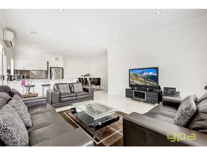 13B Greenvalley Grove, Meadow Heights VIC 3048