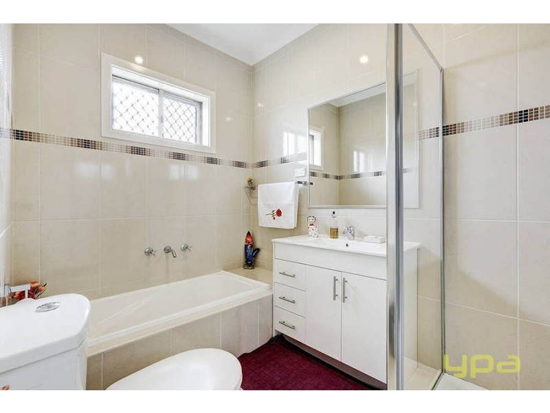 13B Greenvalley Grove, Meadow Heights VIC 3048