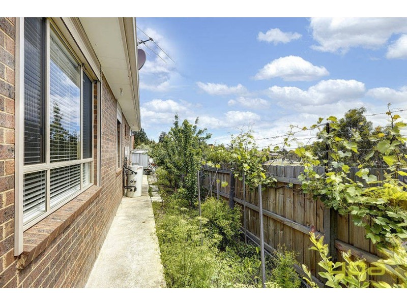 13B Greenvalley Grove, Meadow Heights VIC 3048