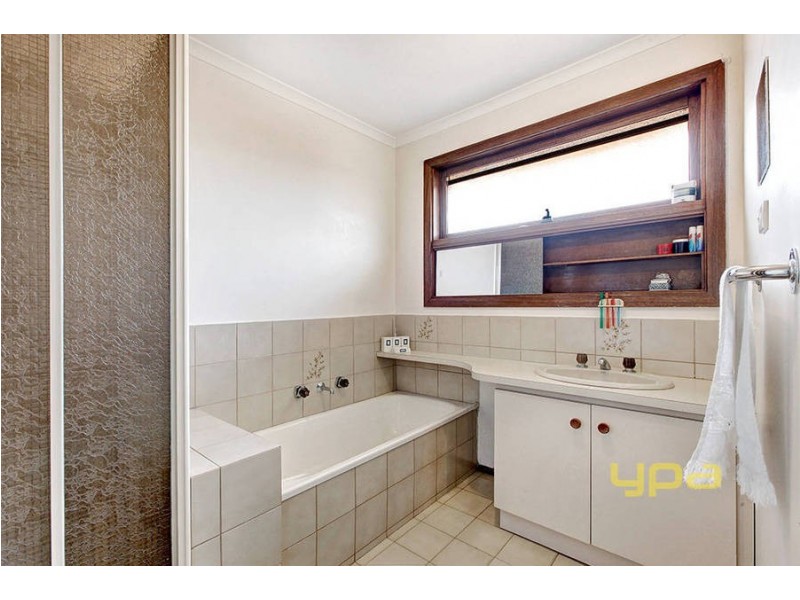 9 Shelbourne Court, Meadow Heights VIC 3048