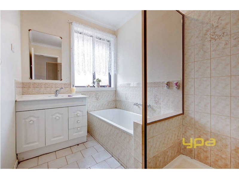 34 Mitchell Crescent, Meadow Heights VIC 3048