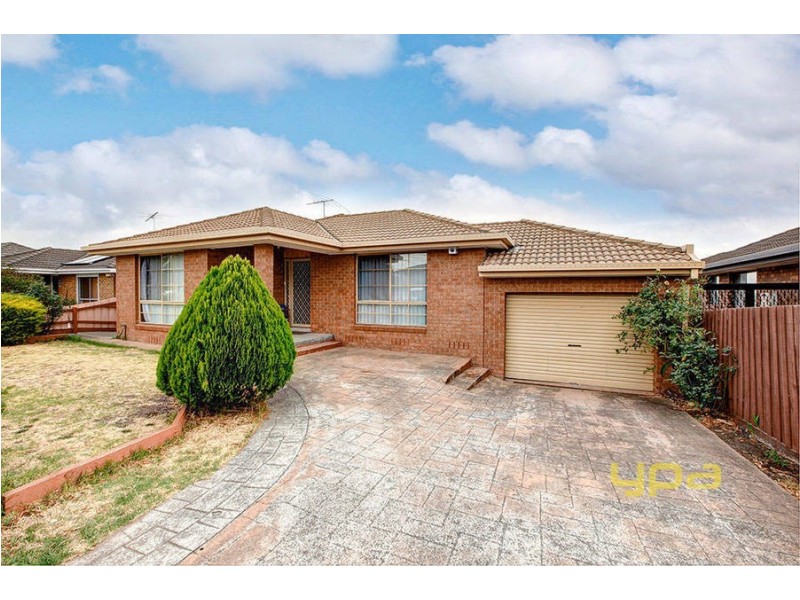 15 Rokewood Crescent, Meadow Heights VIC 3048