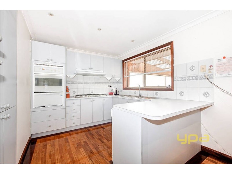 15 Rokewood Crescent, Meadow Heights VIC 3048