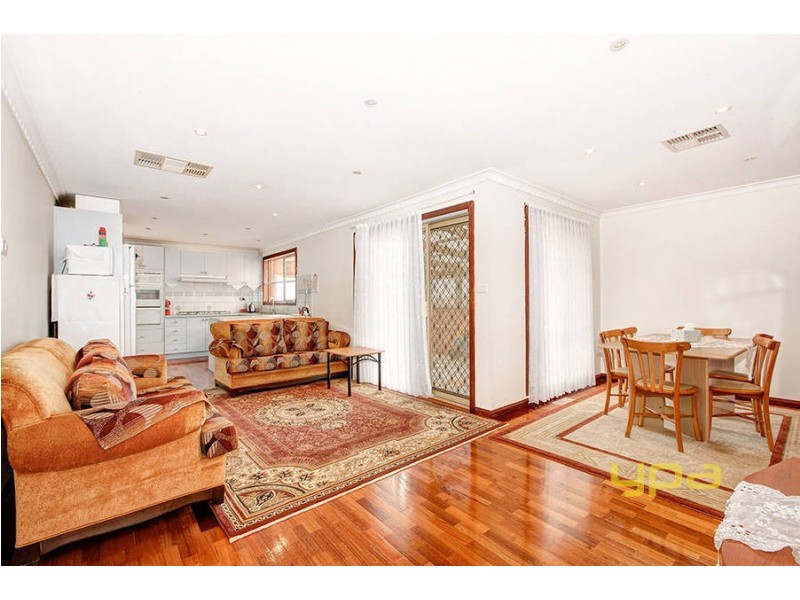 15 Rokewood Crescent, Meadow Heights VIC 3048