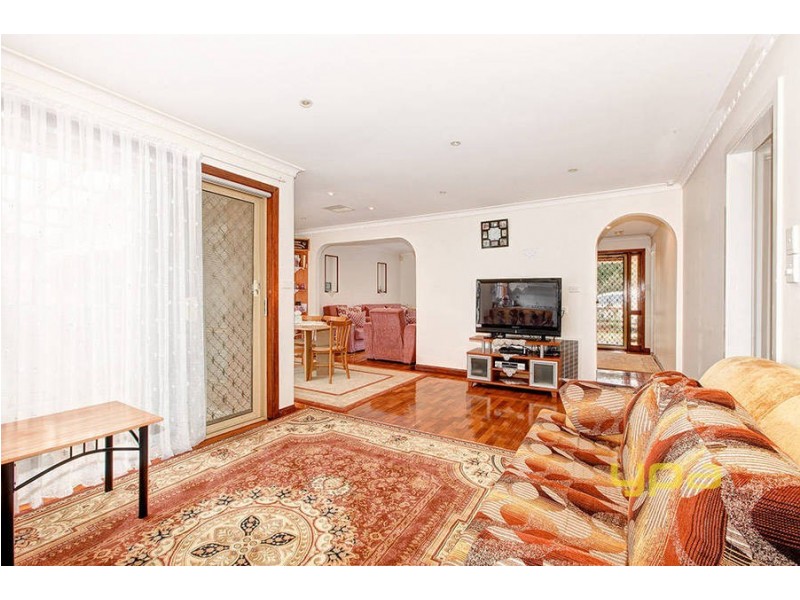 15 Rokewood Crescent, Meadow Heights VIC 3048