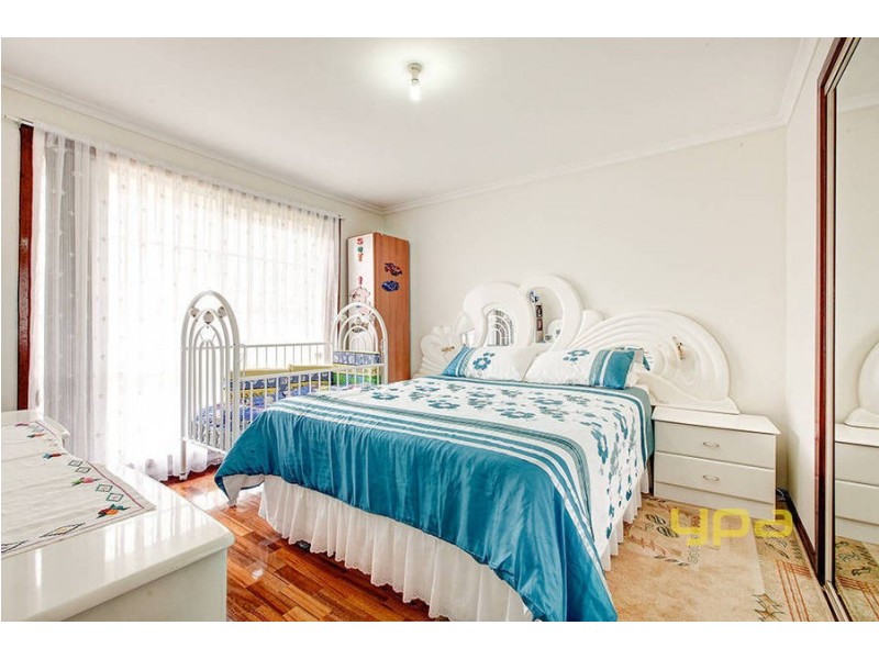 15 Rokewood Crescent, Meadow Heights VIC 3048