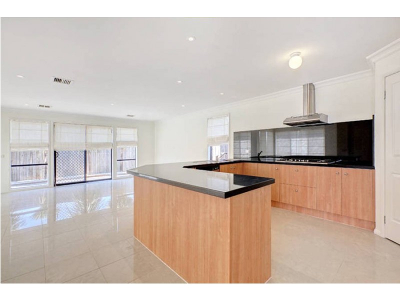 8 Ebro Court, Roxburgh Park VIC 3064