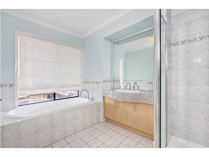 8 Ebro Court, Roxburgh Park VIC 3064