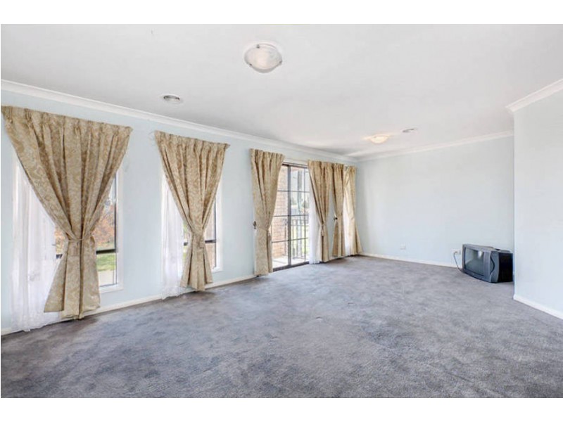 8 Ebro Court, Roxburgh Park VIC 3064