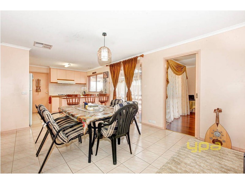 27 Hibiscus Close, Meadow Heights VIC 3048