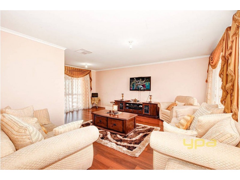 27 Hibiscus Close, Meadow Heights VIC 3048