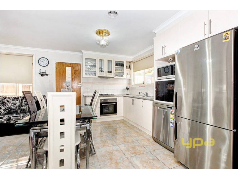 8 Nareen Avenue, Coolaroo VIC 3048