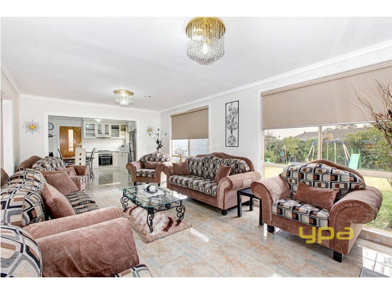 8 Nareen Avenue, Coolaroo VIC 3048