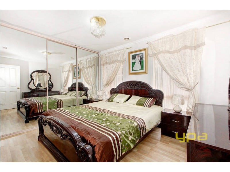 8 Nareen Avenue, Coolaroo VIC 3048