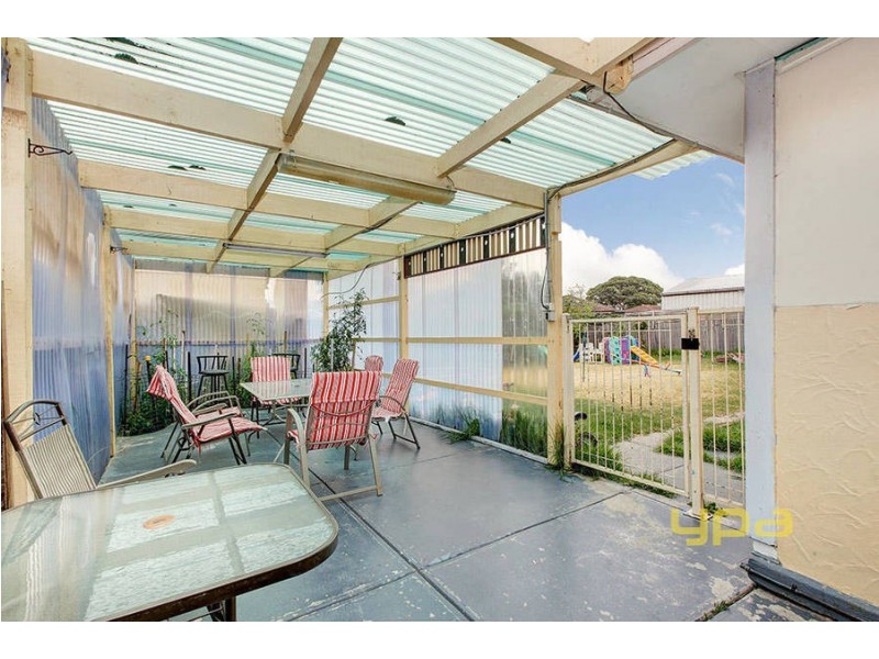 8 Nareen Avenue, Coolaroo VIC 3048