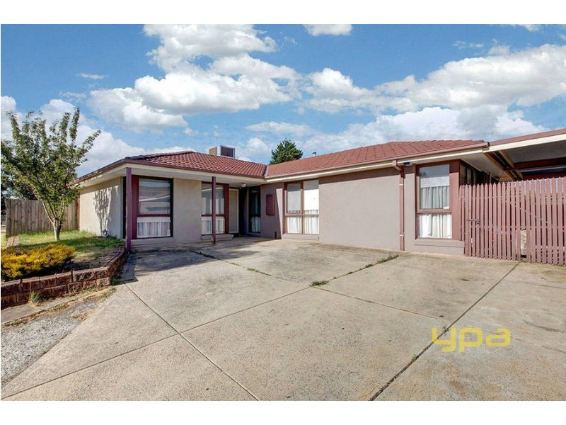 33 Gunbower Crescent, Meadow Heights VIC 3048