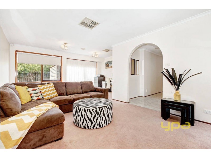 33 Gunbower Crescent, Meadow Heights VIC 3048