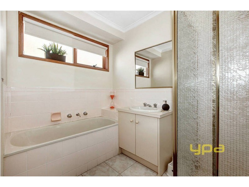 33 Gunbower Crescent, Meadow Heights VIC 3048